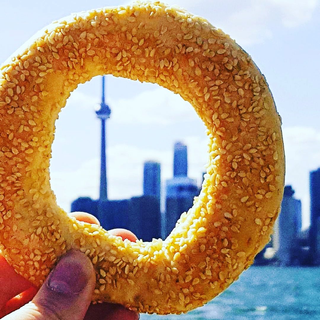 selectbakery's tweet image. What a view. Happy 43! @CNTOWERTORONTO &amp;amp; our koulouri: the answer to life, the Universe and everything! #viewsfromthe6 #cntower #greekTO #greektoronto #happybirthday #43 #hitchhikersguidetothegalaxy #koulouri #selectbakery