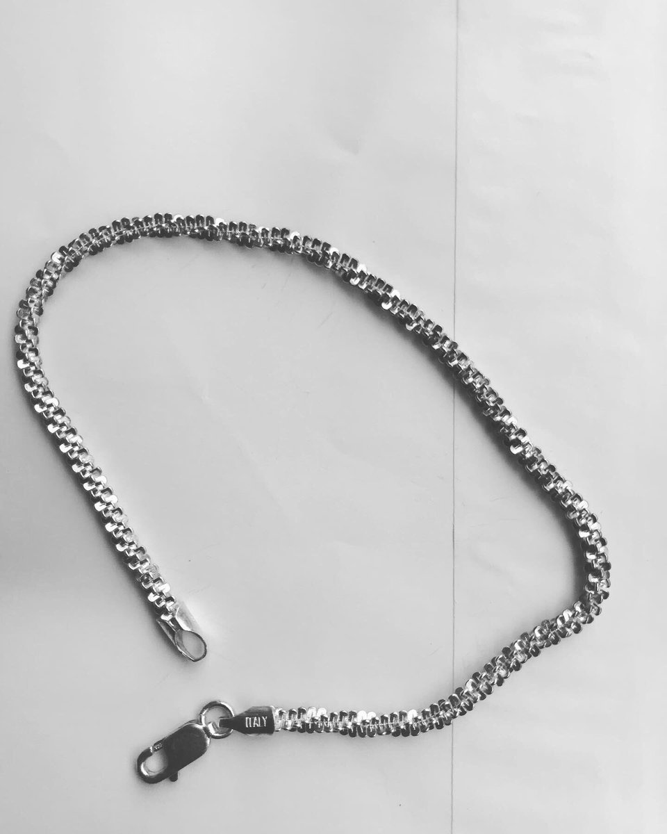 ksjewelryy's tweet photo. italiansilver #me n #women #style #class #jewelry #accra #ghana #ksjewlry #sparkle #shine #motivation #custom #customization #coin #coinnecklace #washing #polishing #stonesetting #remolding #unique #meme#bracelets https://t.co/yqk307nVY5