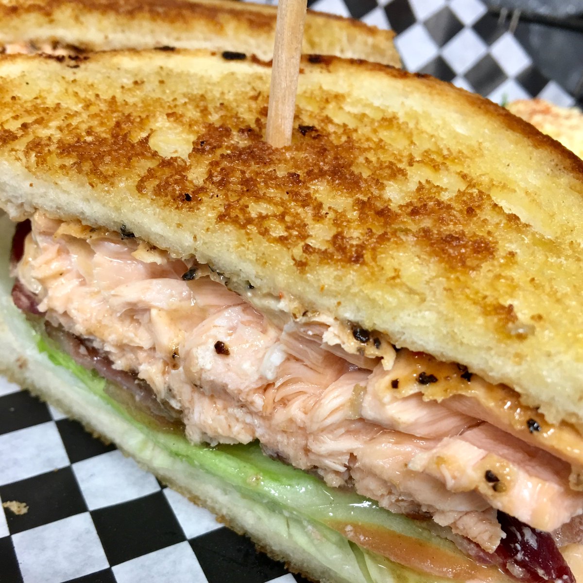 🍽️>> LUNCH &amp; BOWL << 🎳for only $19 @ Montford's ultimate place to entertain, dine and mingle! Enjoy 2 games of bowling, lunch, drink and shoe rental for under 20 bucks! Every Monday-Friday between 11 - 2 PM

🥪#☝🏼= Baller's Club
🥪#✌🏼= SalmonBLT