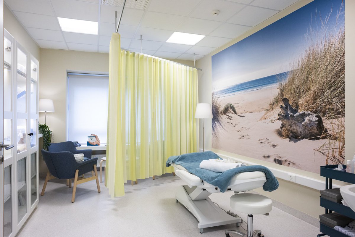 uzgent's tweet photo. Twee prachtige nieuwe wellnessruimtes openen deze week voor kankerpatiënten. Even ontsnappen aan de stressvolle behandeling met een gratis schoonheidsverzorging en massage. Met dank aan de Beauty Grants van @Samen_tg_Kanker en de Morelgemvrienden. #kankercentrum #warmezorg https://t.co/BWzAis4yb9