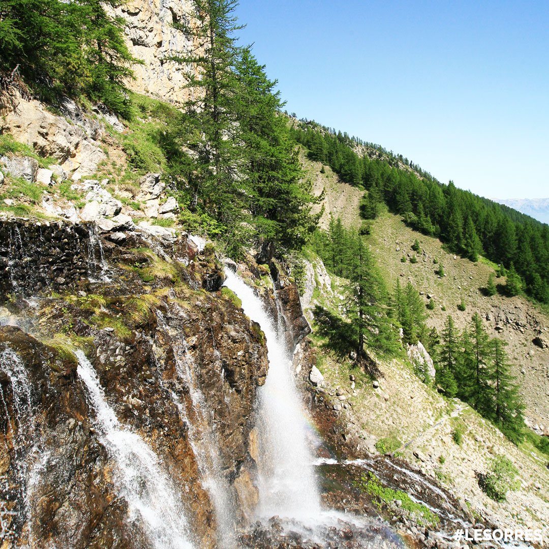 Les_Orres's tweet photo. Dicton #Canicule : là-haut il fait - chaud !
🔝4 de nos refuges #anticanicule :
🏝 Le lac Ste Marguerite à 2227m d'altitude
💦 Les Sources de Jerusalem
🛀 Le torrent du Grand Vallon
⛲ nos nombreuses fontaines...
#LesOrres #MyHautesAlpes #PureAlpes #FrenchMerveilles https://t.co/BUUG7EC9Ml