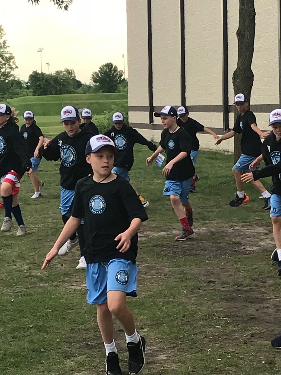 Warm ups have begun before puck drop.  Go get them boys!! <a href="/_TheClashHockey/">The Continental Clash</a>