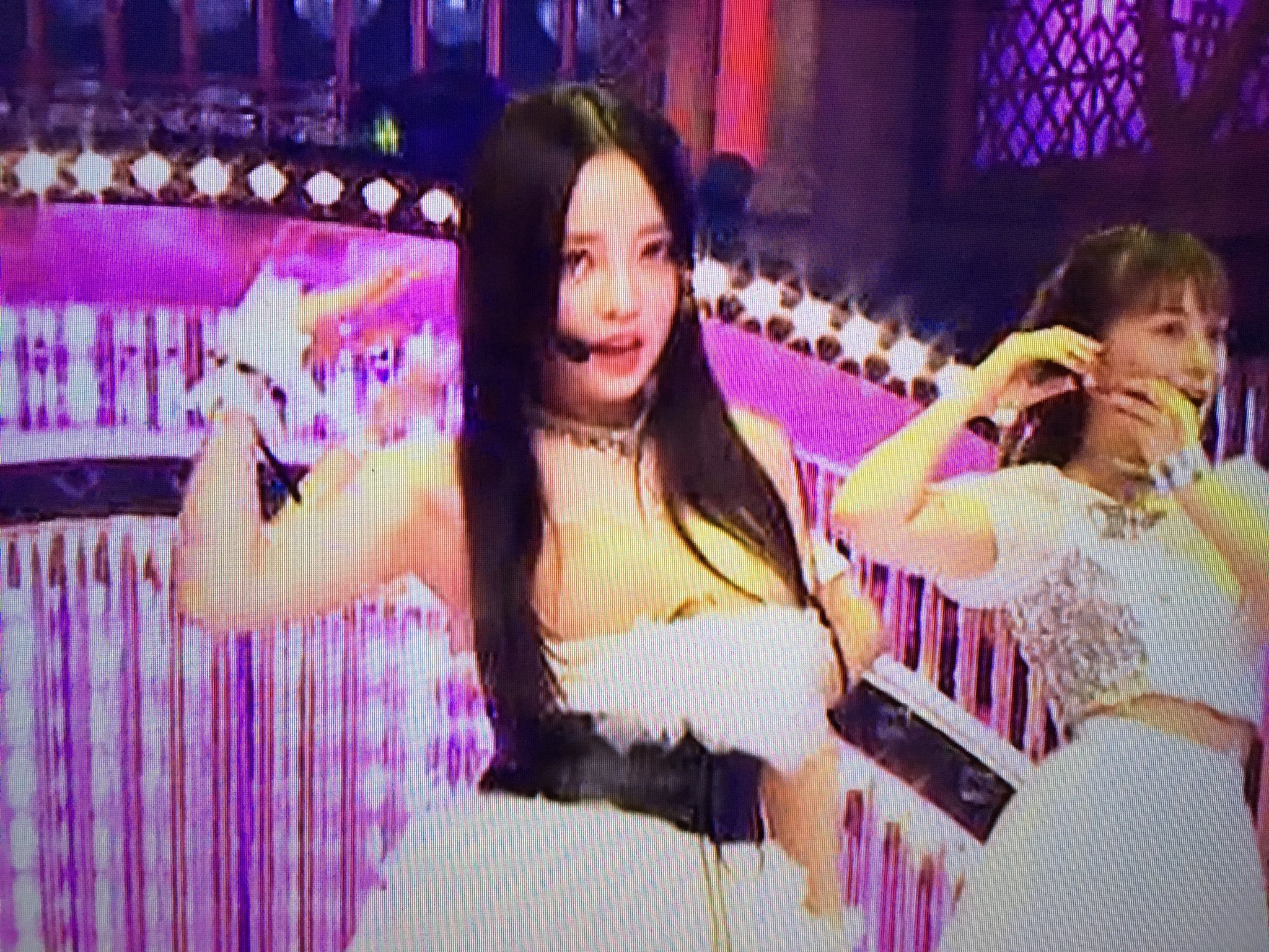 キーボー 元karaのharaってひと ヌーブラ丸見えでしたけどw ファンでもなきゃ好きでもないけどちょっとハラハラした