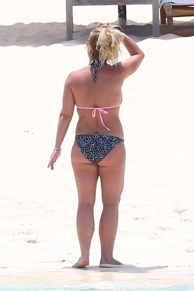 Britney Spears Shows Off Abs While Wearing Tiny Booty Shorts