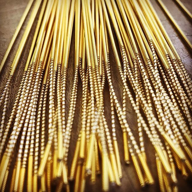 optimastrings's tweet photo. New badge of our #optimagoldstrings for #classicalguitar https://t.co/vGdMKxtL9f https://t.co/RxOwlttFA6