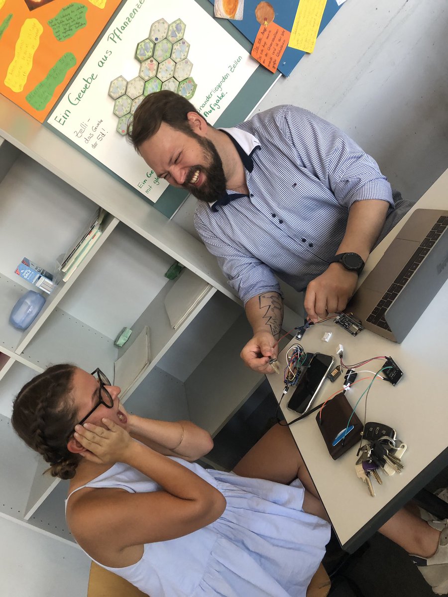 kati_nonhebel's tweet photo. Whaaaatt??? This is sooo cool what you could do with #IoT at school! #SAPYoungThinkers #edenkoben #sap #dshop #sapDshop https://t.co/LZSQytwClH