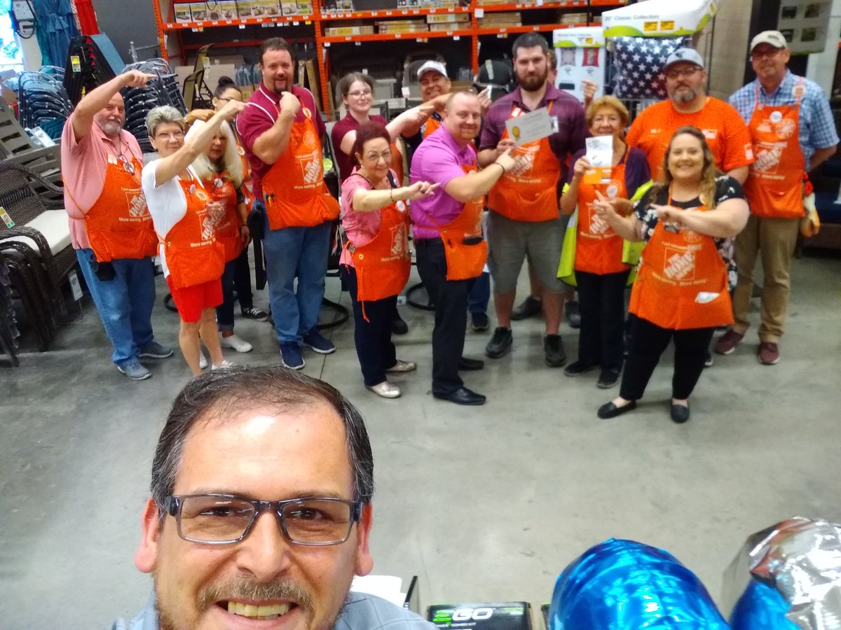 eeeszone's tweet image. Conducted 1st opening meeting, shout outs to Nick and Nina!