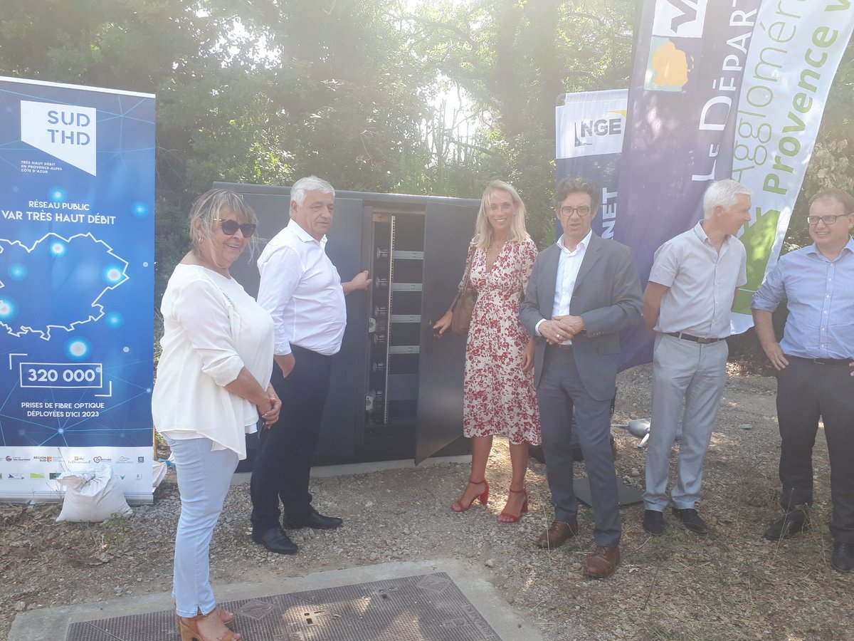 SUD_THD's tweet photo. Le Très Haut Débit, à Brignoles, c'est parti ! Lancement des travaux par @Laetitiaquilici pour une 1ère phase de 1 000 prises sur cette commune d'ici fin 2019 https://t.co/W3H63JzlEK