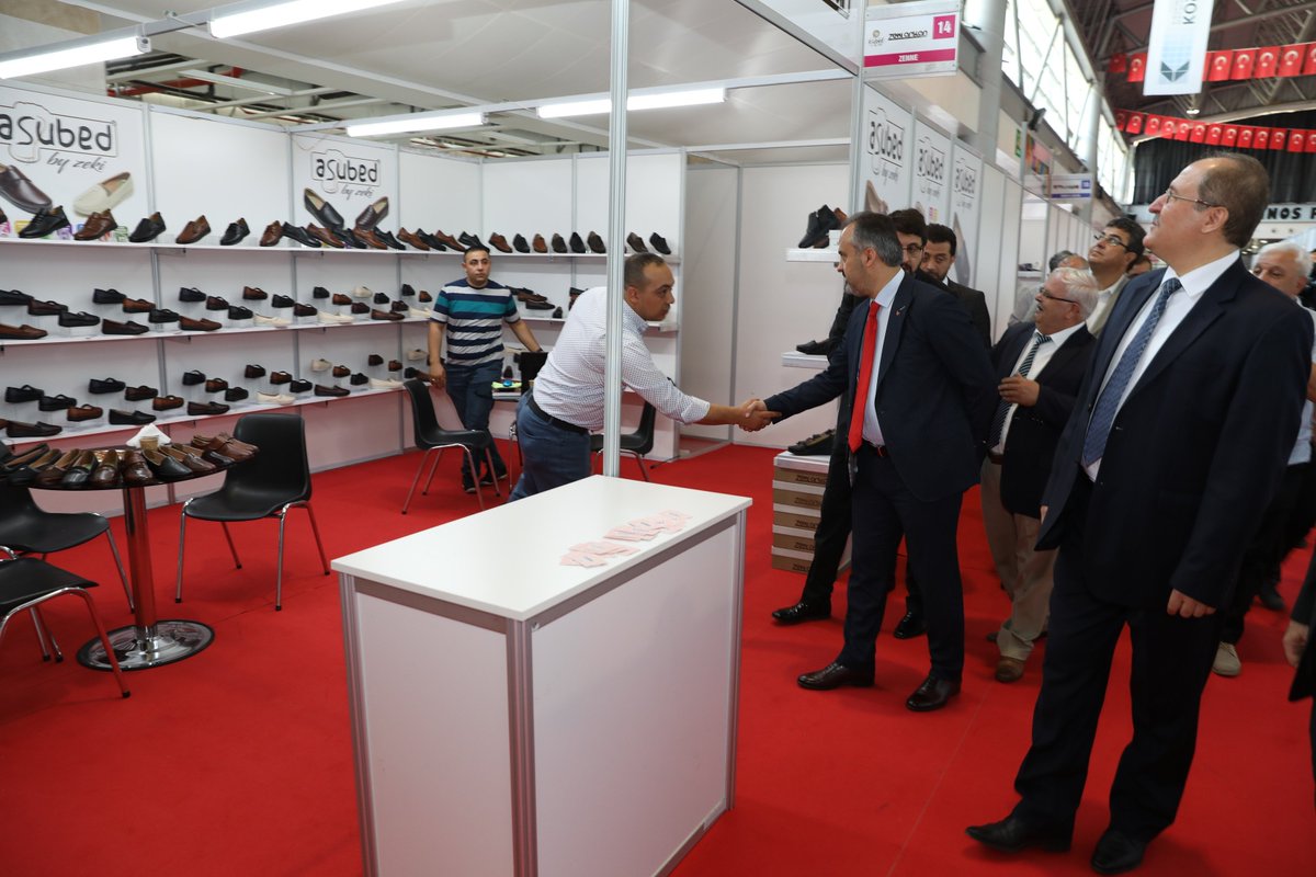 Büyükşehir Belediyesi ve Network Fuarcılık işbirliğiyle düzenlenen, Türkiye’deki ayakkabı üreticileri ile tedarikçileri aynı çatı altında buluşturan 3. BURSAF Ayakkabı ve Deri Ürünleri Fuarı, kapılarını sektör profesyonellerine açtı.👉bit.ly/2XwjbqT