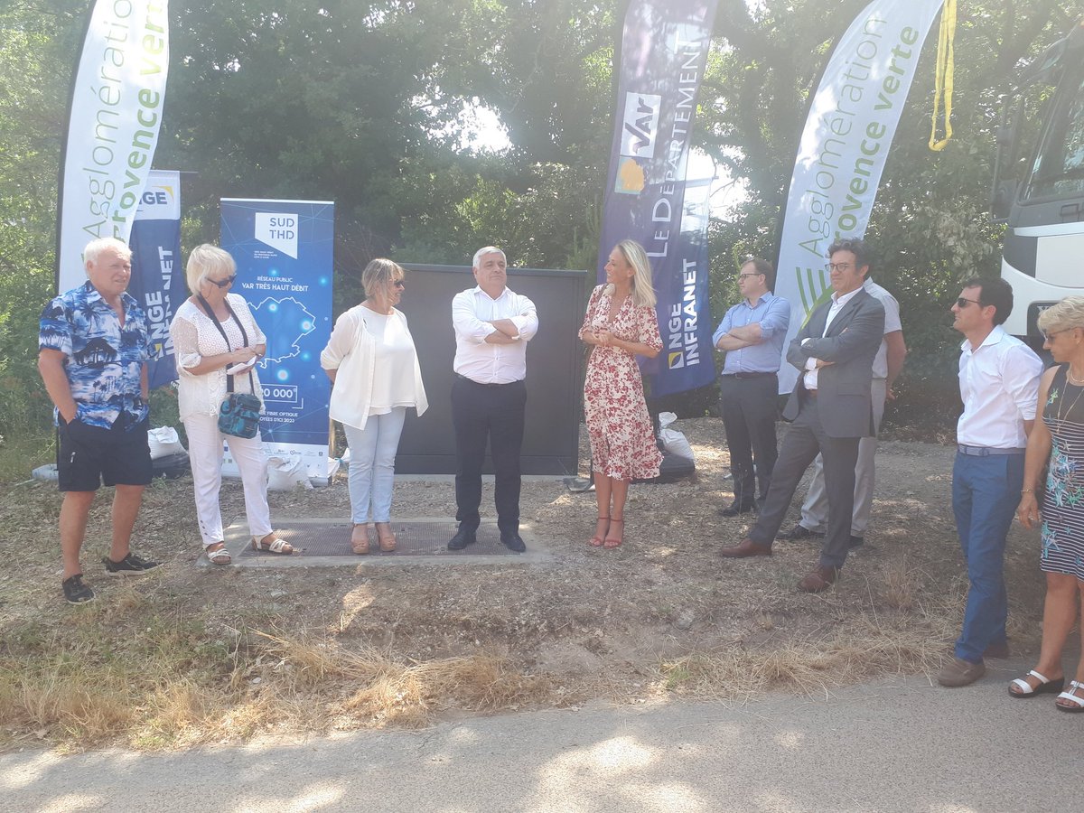 SUD_THD's tweet photo. Le Très Haut Débit, à Brignoles, c'est parti ! Lancement des travaux par @Laetitiaquilici pour une 1ère phase de 1 000 prises sur cette commune d'ici fin 2019 https://t.co/W3H63JzlEK