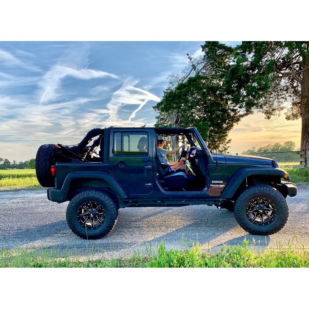 When you are a Jeeper you always find the perfect photo opportunity. 😌 🌤 @Jeepbuilds @ItsTheJeepLife @Wranglerbabes #jeepfun #itsajeepthing #jeeplifestyle #instajeep #girlswhojeep