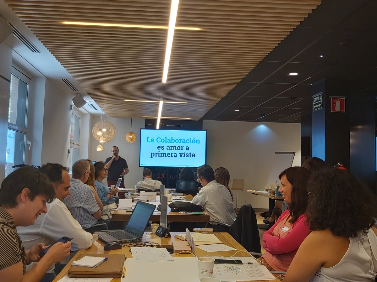 alarranz's tweet image. Esta mañana hemos participado desde la @ComunidadMadrid, con mucho gusto y con much@s amig@s, en el taller de construcción de ecosistemas de #innovacion del @MIT #MITdLab &amp;amp; @Universia, que se en #SantanderWorkCafe 👍🏻. Mañana más