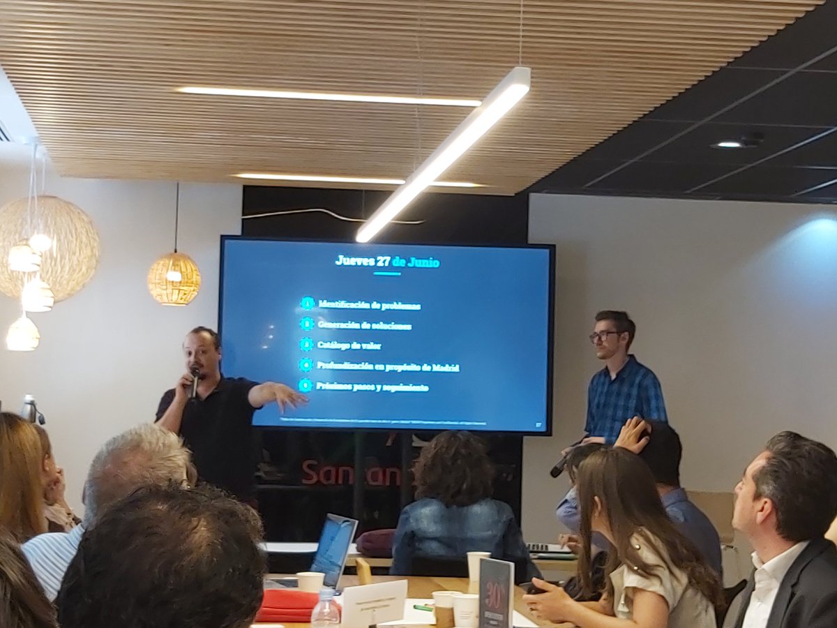 alarranz's tweet image. Esta mañana hemos participado desde la @ComunidadMadrid, con mucho gusto y con much@s amig@s, en el taller de construcción de ecosistemas de #innovacion del @MIT #MITdLab &amp;amp; @Universia, que se en #SantanderWorkCafe 👍🏻. Mañana más