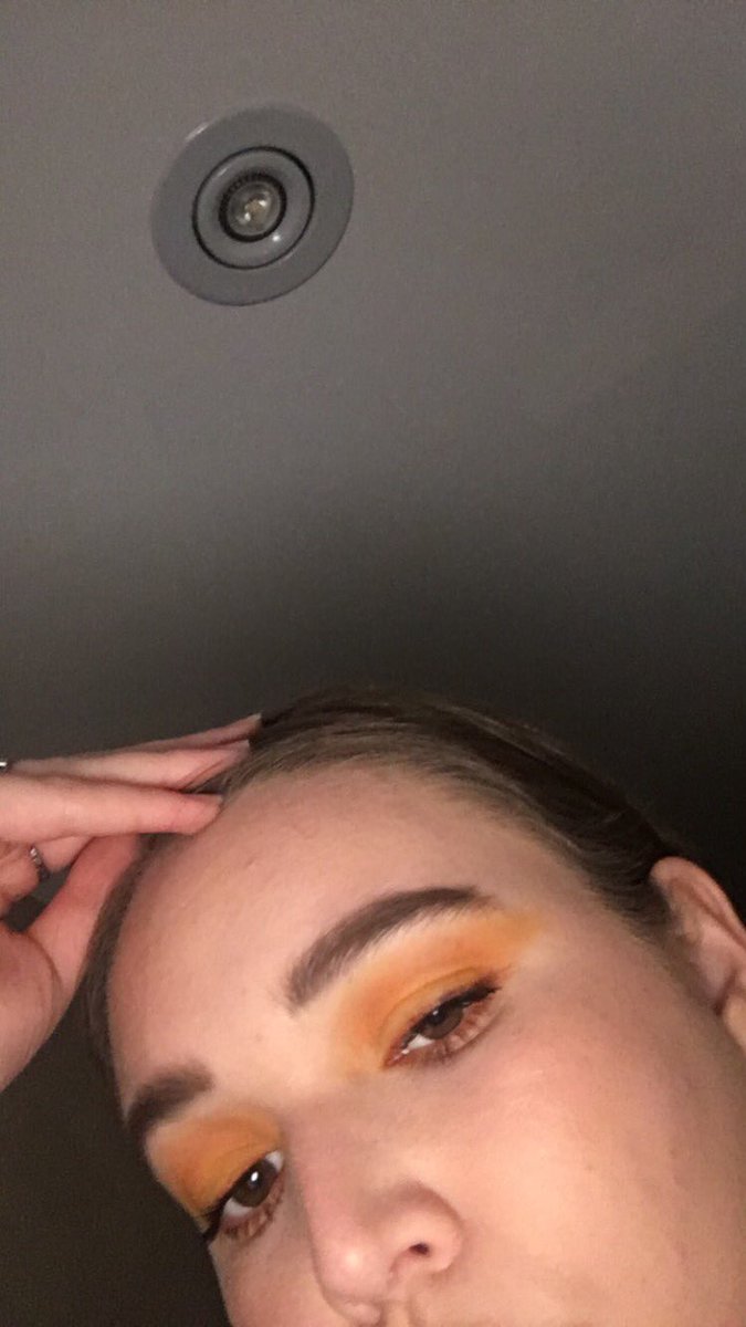 Makeup tweet media