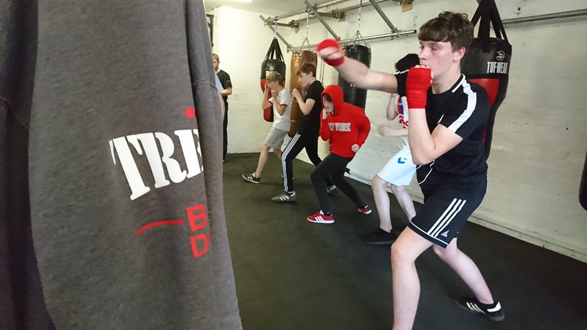 PSOSDunfermline's tweet photo. Launched βPunch Beyondβ partnering with @FifeActiveSch @bringbackboxing @stcolumbasfife @safeinfife Pupils participate in workshops @trenchboxing focusing on violence and conflict whilst improving fitness, discipline and confidence.
#PUNCHBEYOND #OPPATH https://t.co/dFIfKoEa9P