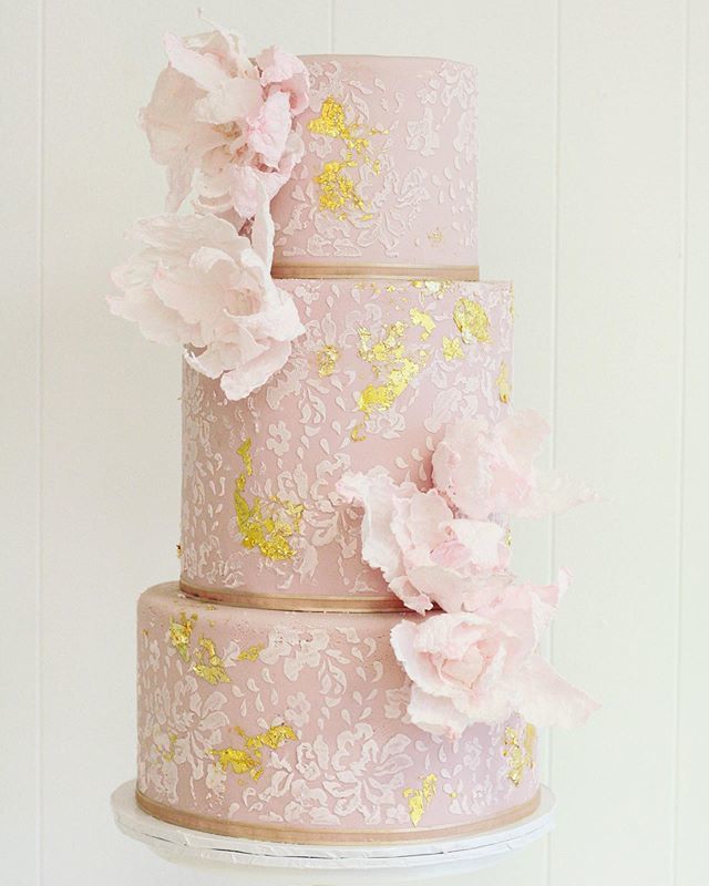 A blushing beauty for the easiest bride in the world with exceptional style and exquisite taste.  #blushwedding #blushweddingcake #weddingcake #pinkweddingcake #pink #pinkcake #nybride #waferpaper #waferpaperflowers ift.tt/2KCF5CX