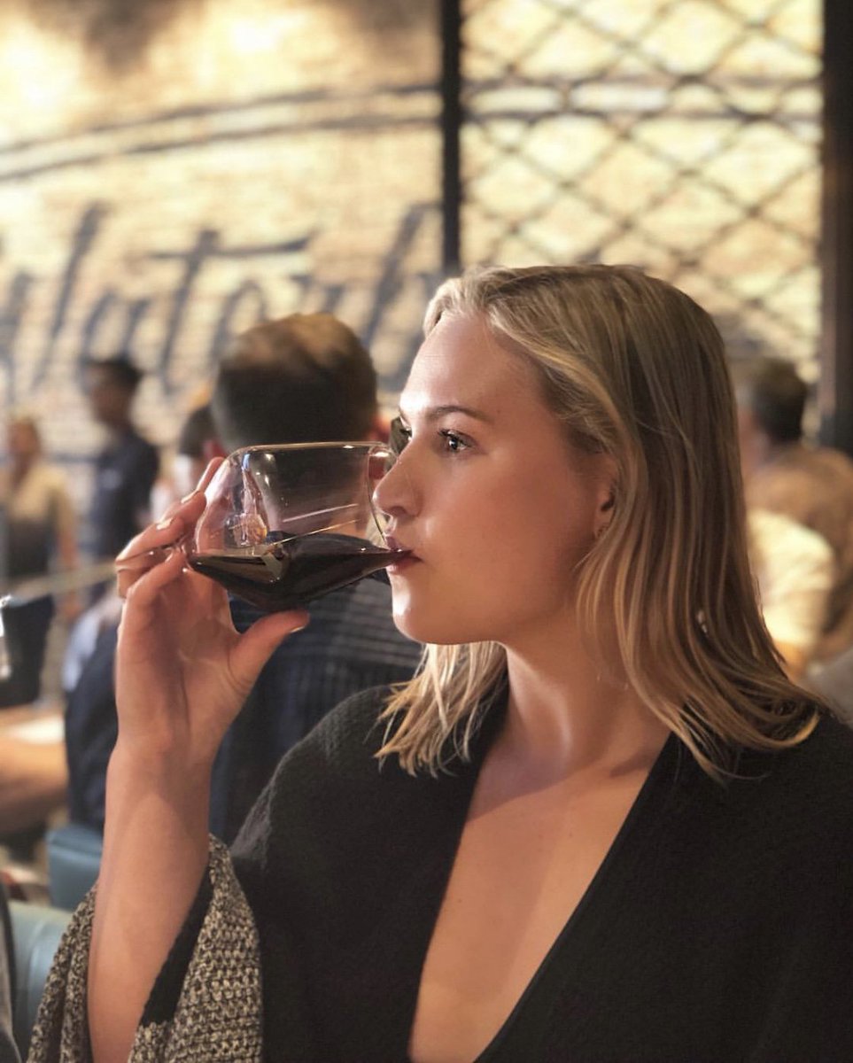 waterbar_sd's tweet photo. A glass [or bottle] of wine a day keeps your problems away🍷We'll be pouring $5 glasses of wine &amp; 1/2 price bottles from our cellar list ALL DAY LONG🍷Pair your wine with Raw Bar menu items discounted to just $10 for WaterRaw Wednesday! 🦀

#DevotedToTheCraft #WaterbarSD https://t.co/zTrYOZe0dC