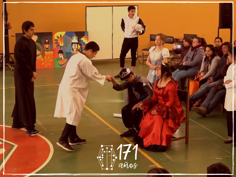 colegio_sc's tweet photo. 🌟[FESTIVAL] ¡Acabamos de vivir la primera función del Festival Seminarista A La Sombra Del Sol! Conocimos a través del tiempo y el espacio las distintas interpretaciones del eclipse. Estamos orgullosos de nuestra comunidad seminarista, nos brindaron un espectáculo maravilloso! https://t.co/RkNxylzGCa