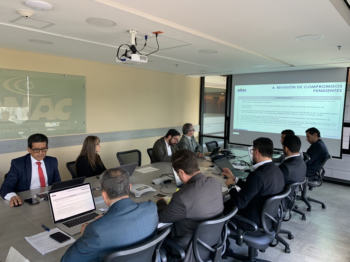 Así avanza el Comité Técnico del Consejo Directivo de <a href="/ONAC_COLOMBIA/">ONAC COLOMBIA</a> de hoy, con la presencia de los consejeros que integran este órgano de gobierno. Aquí se revisan resultados de la gestión técnica del organismo y otros asuntos del ejercicio Acreditador #LaFuerzaDeLaConfianza