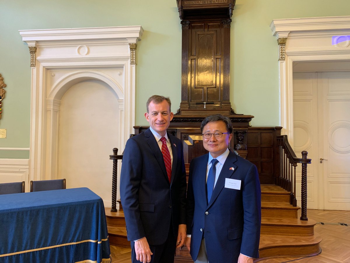 Robert E Kelly tweet media