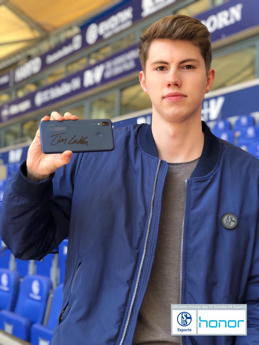 S04Esports's tweet image. Aufgepasst! Zusammen mit @HonorDE verlosen wir ein von @timlatka signiertes #HonorPlay. Diesen Tweet liken, retweeten und @S04EsportsDE folgen und schon nehmt ihr am Gewinnspiel teil. Viel Glück! 🔵⚪

Teilnahmebedingungen 👇
schalke04.de/esports/teilna…