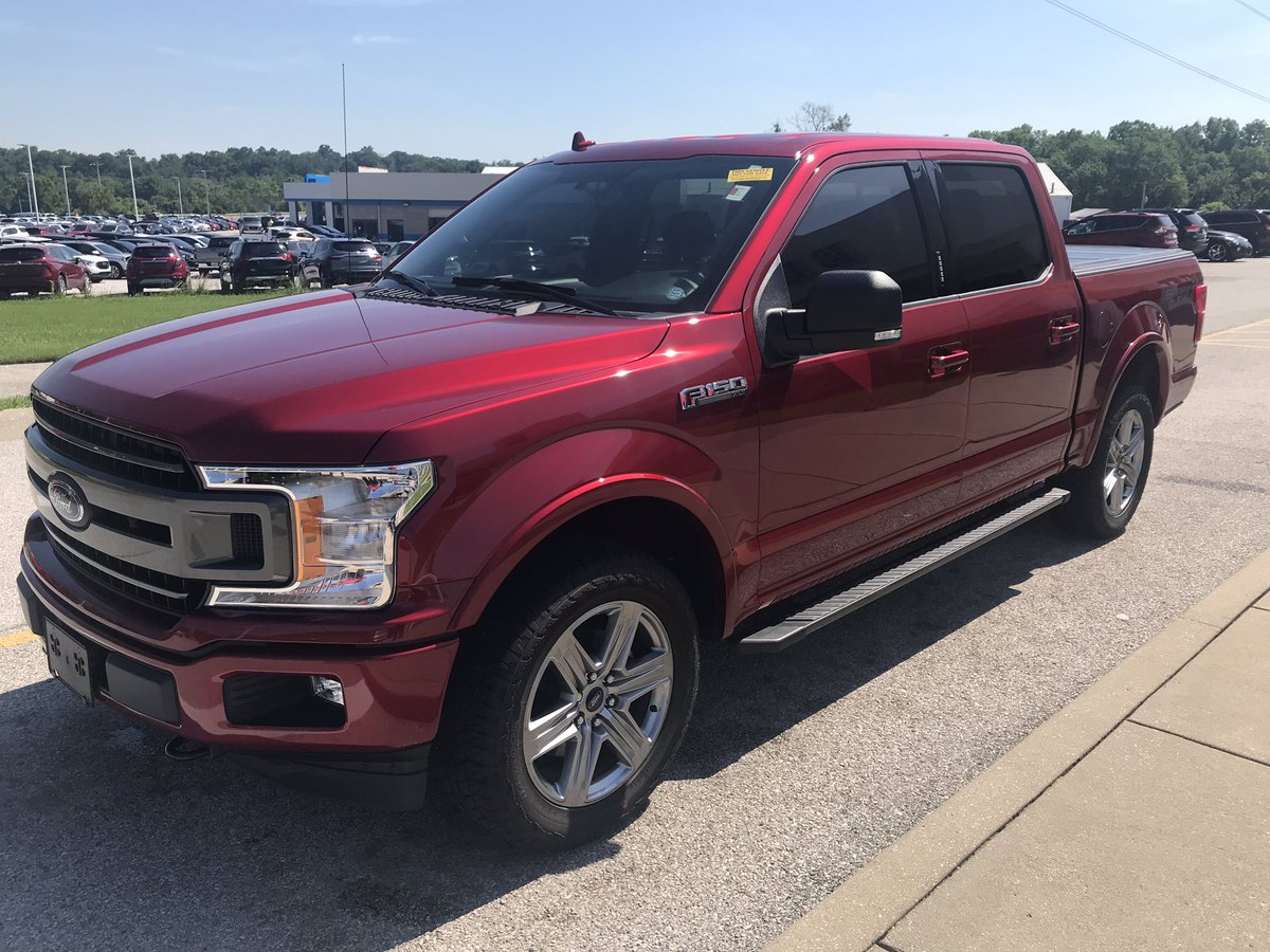 Amazing deal!! 2018 F-150 with only 9k miles, navigation, remote start, 10 inch wheels, Bed cover and more! Only $34,795. Save huge $$$ compared to new. Visit Bedford Ford Lincoln or drivebedford.com for more details