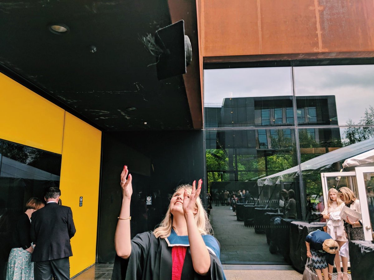 Ellena_Gartside's tweet photo. I GRADUATED FROM OXFORD BROOKES 👩🏼‍🎓🍾✨(I’ve waited 3 years to replaced my pinned tweet with this) https://t.co/CkNRaKa0IP
