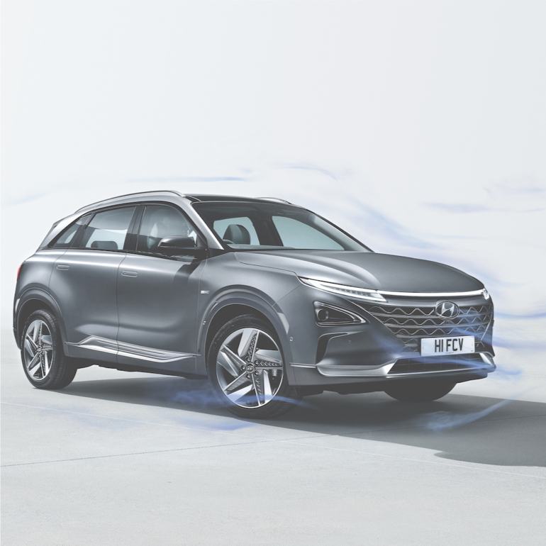 Hyundai_UK's tweet photo. Did you know that driving the Hyundai #NEXO for an hour purifies the amount of air needed every hour by 42 adults? And that driving 10,000 NEXOs produces the same carbon reduction effect as planting 600,000 trees? Talk about blue sky thinking. Learn more https://t.co/vkn0hV2Vr5 https://t.co/BZ0W5DzXD9