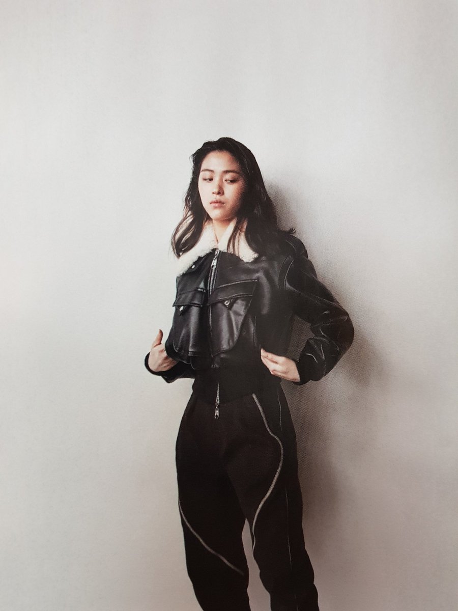 theryujinpics's tweet photo. 190619 ♡ VOGUE Korea July 2019 https://t.co/TfXIyrI2xH