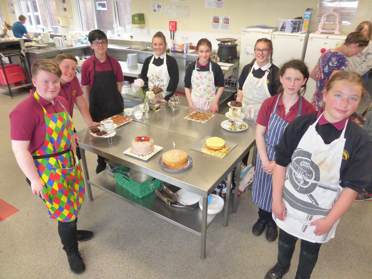 YsgolUwchTywyn's tweet image. Cogydd Iau y Flwyddyn/Junior Chef of the Year 2019
@RotaryClubTywyn 
Llongyfarchiadau i bawb!  Congratulations to all!
Canlyniadau/Results:
1af Heledd Owen
2ail Tilly Jones
3ydd Jasmine Gressler
@CyngorGwynedd 
#cacennau #bendigedig #cakes #delicious