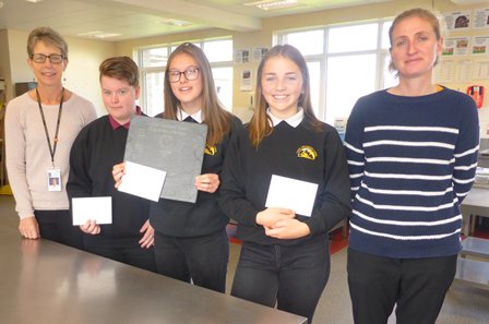 YsgolUwchTywyn's tweet image. Cogydd Iau y Flwyddyn/Junior Chef of the Year 2019
@RotaryClubTywyn 
Llongyfarchiadau i bawb!  Congratulations to all!
Canlyniadau/Results:
1af Heledd Owen
2ail Tilly Jones
3ydd Jasmine Gressler
@CyngorGwynedd 
#cacennau #bendigedig #cakes #delicious