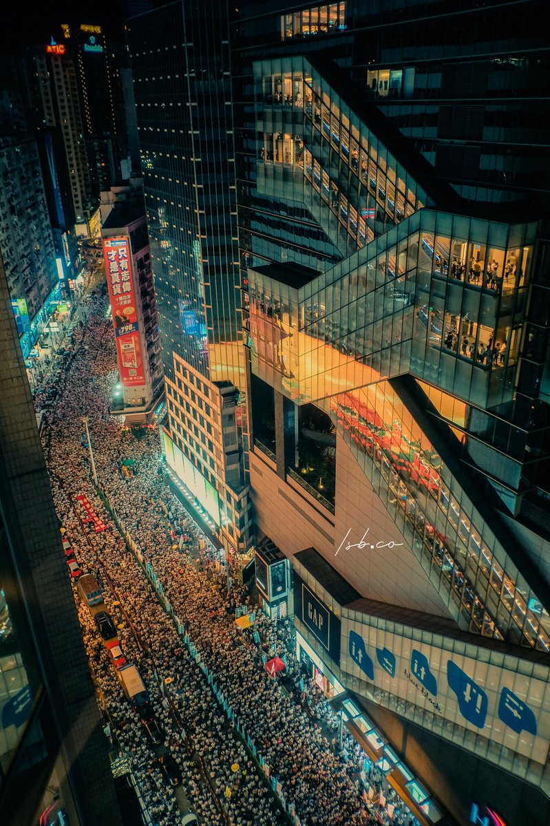 VivienneChow's tweet photo. Amazing shots of protests by Hong Kong photographer Deacon Lui. His Instagram profile: https://t.co/okya8wH0kZ #antielab #616protest #extraditionbill https://t.co/kWXRNolHpf