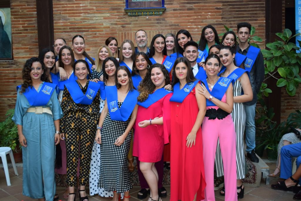 CES_RMISEVILLA's tweet photo. #GraduacionesRMI19 Alumn@s de #2APSD, enhorabuena 😍 a tod@s, sois especiales y vuestra evolución en estos dos años ha sido increíble. Contagiad esa energía y alegría allá donde vayáis, porque #NoTodosLosDiasSonBuenos
#SiempreHayAlgoBuenoEnTodosLosDias #TeAtreves https://t.co/q2E609Jkwe