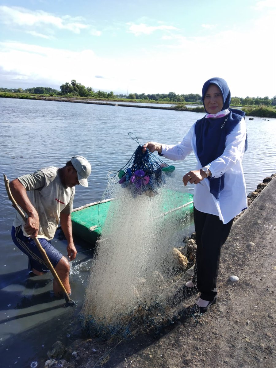 luhkan_Bone's tweet photo. Giat (19/6) Survei lokasi program kebangkitan udang windu bersama Kabid Budidaya di Kel.Panyula Kec.Tanete Riattang Timur #aksipenyuluhkkp https://t.co/FdROXcb4Ks
