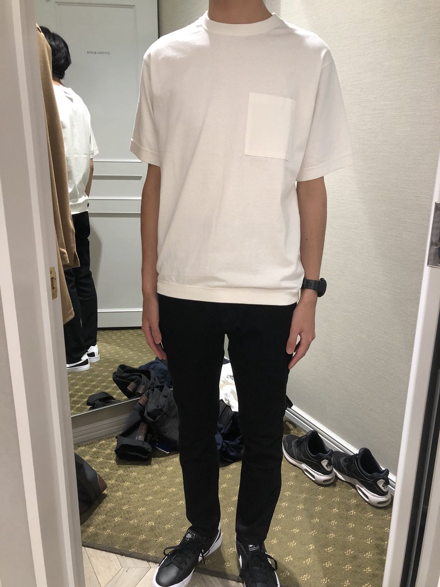 婚活相談にのる男性仲人 わん 新宿コーデ終わりー 若々しい感じにしようと開襟シャツに白t黒スキニーにナイキスニーカーの鉄板 白t一枚でも様にさせました のシルエットのシャツは他じゃなかなかないよ さすがのエディフィス パンツの