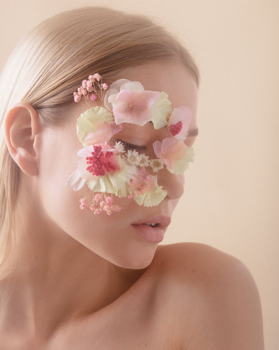 Violence | theatlasmagazine.com
Photographer: Corentin Bertau @corentin_bertau
Set Design / Flower design: Ammi @ammi.fleurs
MUA: Jenny jane @jenny_janemua
Model: Margaux Feron @stella_feron
Photo Assistant : Ismaelia Arzel Gelinard <a href="/ismaelia/">Ismaélia Matos</a>.arzelgelinard