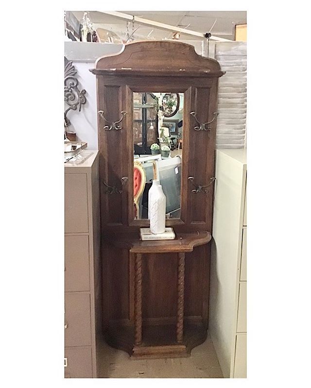 MwMerchant's tweet photo. Need somewhere to hang your hat and sweater ? Take a look at this Rustic Hall Tree @rustandrosesabilenetx -$225 -30L 11W 78H- Need it painted? Contact us for estimate.... https://t.co/EqlH482mMe