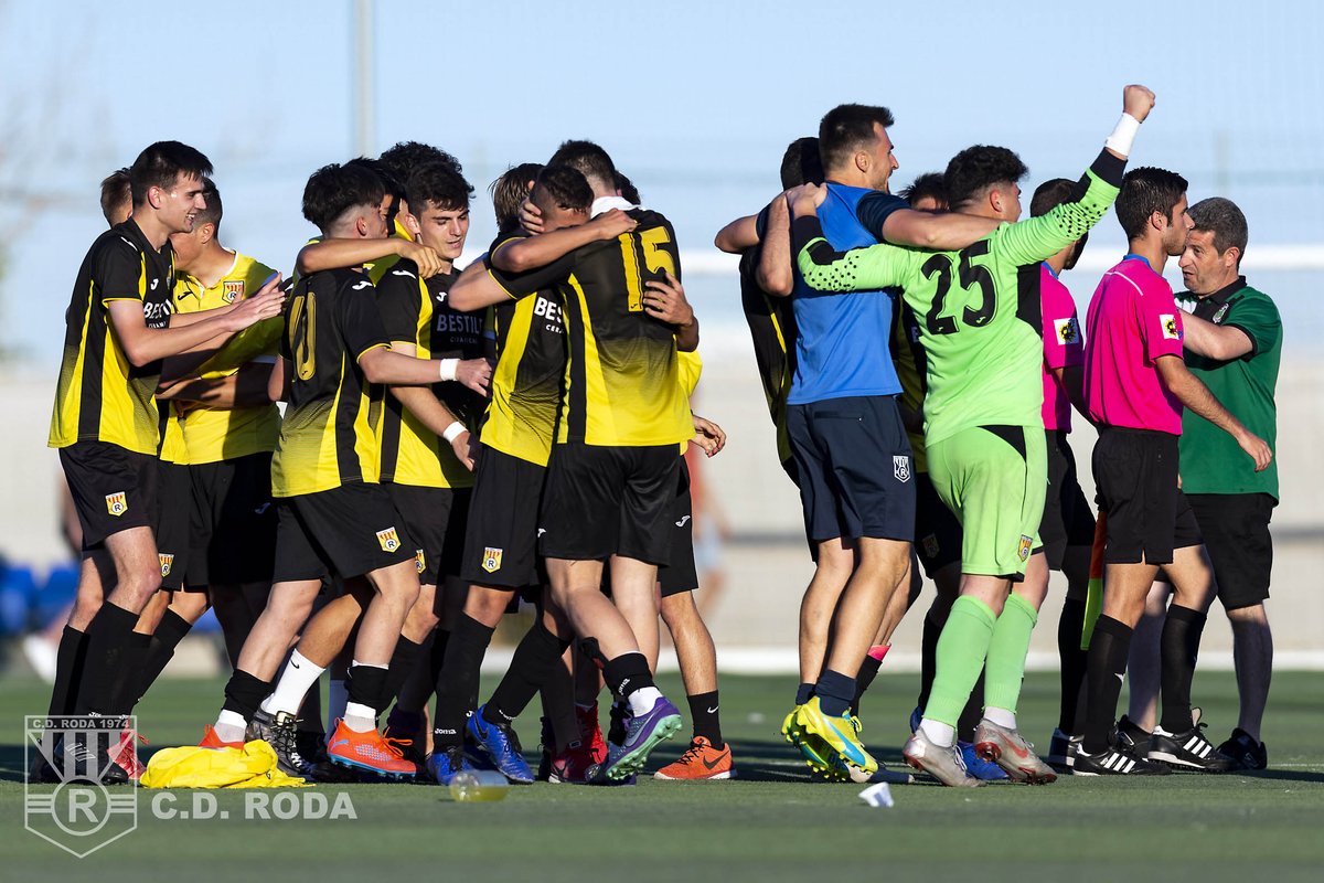 cdroda's tweet photo. 📢//Destacados\\

⚽️ "Balance de una temporada histórica para el #CDRoda"

 🥇  5 Campeonatos de liga
 🥈  3 Subcampeonatos de liga
 🥉  4 Terceros puestos
  🏆 2 Copas @FFCV_info 
 ⬆️  4 Ascensos

🖤💛

⏩ https://t.co/q6rfzG9HfE …

#SomRoda https://t.co/5pm39bn96p