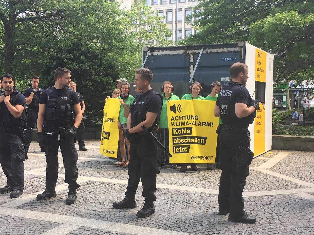 KarSmid's tweet image. #KLiMAALARM bei #RWE_AG Kohle abschalten, #Klima, #HambacherForst &amp;amp; #AlleDoerferBleiben retten #AlleGegenRWE