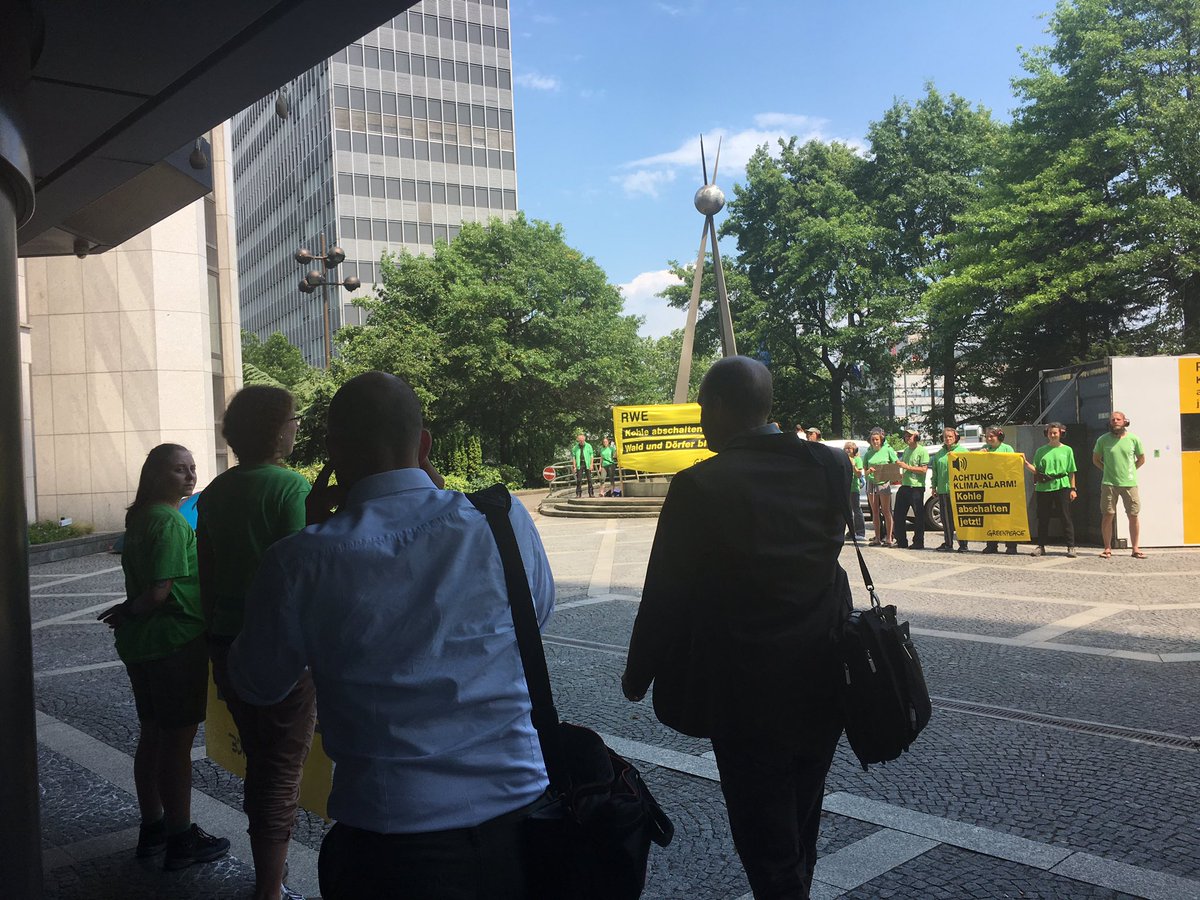KarSmid's tweet image. #KLiMAALARM bei #RWE_AG Kohle abschalten, #Klima, #HambacherForst &amp;amp; #AlleDoerferBleiben retten #AlleGegenRWE