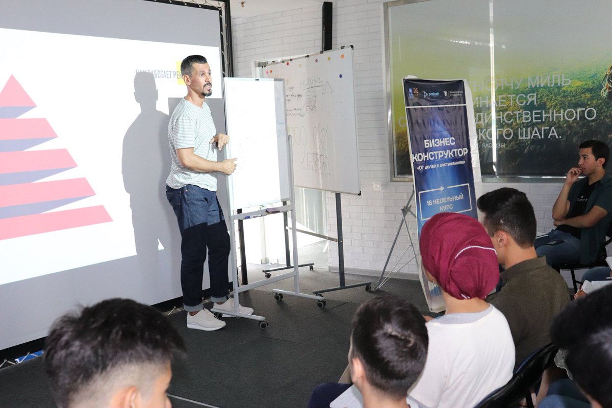 UNDPTJK's tweet photo. Constructing business ideas through 16 weeks initiative “Business Constructor” Topic of the day “Digital marketing”,ways 2 attract customers, conduct #marketing campaigns. Young people clearly formulated target audiences, marketing strategy #Innovation4dev #NextGen https://t.co/BTzzi8YUGQ