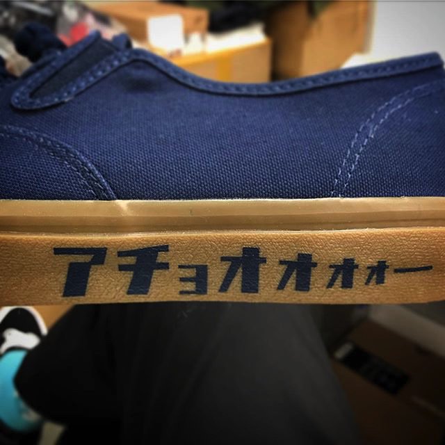 sneaker_wars's tweet photo. 【リーク】ビリーズ エンター × バンズ V44CF "カンフー" 全２色
⇒https://t.co/0CP0AdzaH9
#sneakerwars #スニーカー #バンズ https://t.co/QcM0pL6Rnw