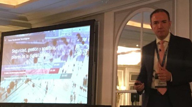 VirtualDesk_es's tweet image. Creemos en la aplicación de soluciones #tecnológicas adaptadas para cada tipo de cliente. Hoy en el #ForoASLAN hemos presentado un caso real (y de éxito) de como la #analítica predictiva da respuesta a nuestras necesidades 🧐

#innovation #AI #DataDriven