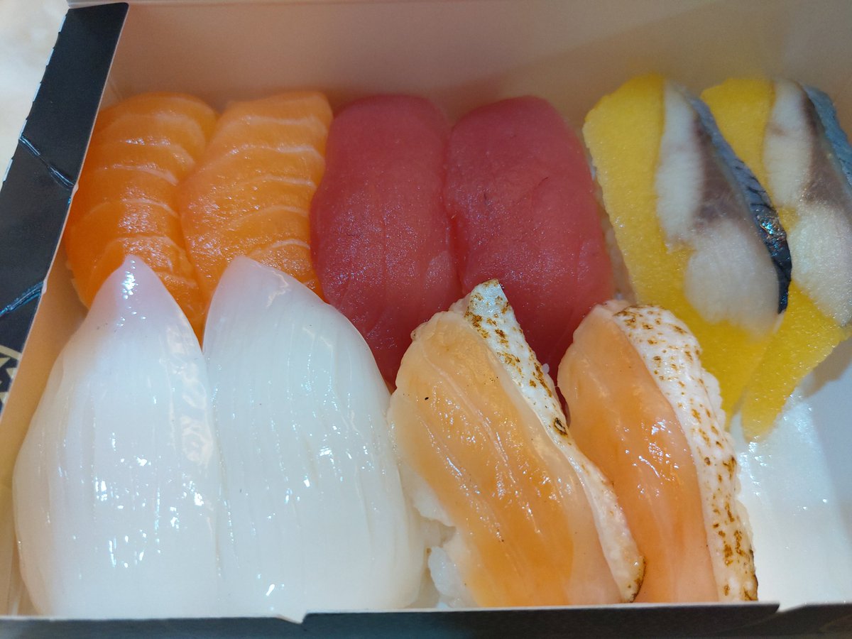 qudong0602's tweet photo. 夏天就是要吃壽司 https://t.co/oslS6OA3Ey