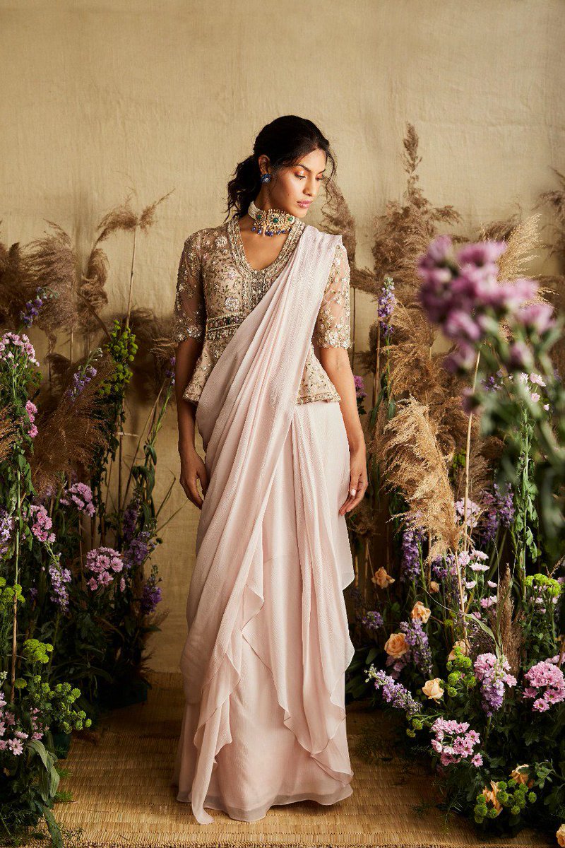 DEVALSTORE's tweet photo. A PERSIAN FABLE by Ridhi Mehra Deval The Multi Designer Store,Ahmedabad.
20-21 June. A romantic dream in soft pastels with delicate details!!!
#devalstore #ahmedabad #latestcollection #newarrivals #newcollection #designerwear #designercollection #womenswear #clothingstore https://t.co/aUQBwB6eSR