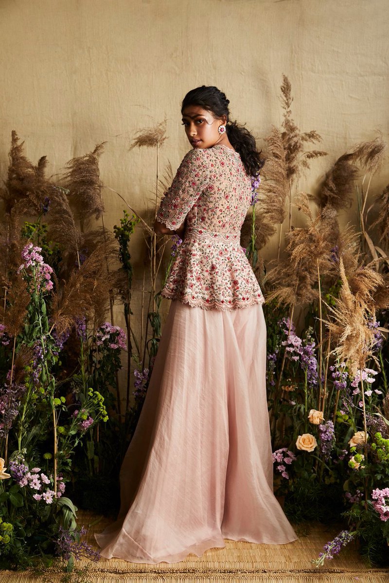 DEVALSTORE's tweet photo. A PERSIAN FABLE by Ridhi Mehra Deval The Multi Designer Store,Ahmedabad.
20-21 June. A romantic dream in soft pastels with delicate details!!!
#devalstore #ahmedabad #latestcollection #newarrivals #newcollection #designerwear #designercollection #womenswear #clothingstore https://t.co/aUQBwB6eSR