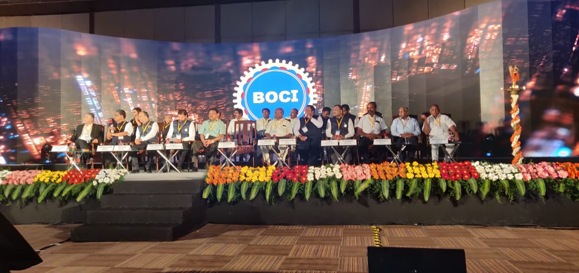 dctsarige's tweet photo. ಇಂದು ಬೆಂಗಳೂರಿನ ಲಲಿತ್ ಅಶೋಕ ಹೋಟೆಲ್‌ ನಲ್ಲಿ BOCI ವತಿಯಿಂದ ನಡೆದ ಪ್ರವಾಸ್ 2019ರ ಕಾರ್ಯಕ್ರಮವನ್ನು ಉದ್ಘಾಟಿಸಿದೆ. ನಂತರ ಸದಾಶಯ ಕೋರಿ ಇಂದಿನ ದಿನ ಜನಸಾಮಾನ್ಯರ ಅವಶ್ಯಕತೆ ಅಭಿರುಚಿಯನ್ನು ಅರಿತುಕೊಂಡು ಸೇವಾ ದಕ್ಷತೆಯನ್ನು ಉತ್ತಮಪಡಿಸುವ ಅವಶ್ಯಕತೆ ಇದೆ ಎಂದು ತಿಳಿಸಿದರು. https://t.co/VANnANMQxV