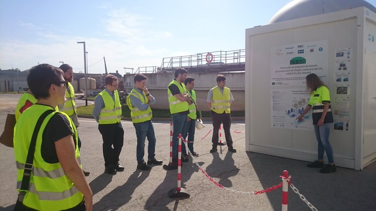 energia_ris3cat's tweet photo. La Paula @CETAQUA aprofundeix en el procésde digestió i el sistema de membranes per acabar produint biogàs @AiguesSabadell.

El #COSINproject divulga!
#EUSEW19 #setmanaenergia 
@energia_ris3cat 
@Naturgy @IREC_Energia @CETAQUA https://t.co/j3SFWgAhUs