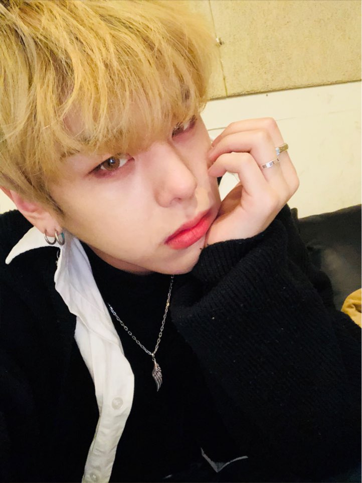 RainzerTH's tweet photo. [RT]​ สวัสดีค่ะวันนี้มีแบบสำรวจสำรวจการจัดคอนเสิร์ตของจางแดฮยอนในประเทศไทยมาฝากให้เรนเจอร์ทำกันนะคะ มาทำกันเยอะๆน้าาา ❤️

ปล.จะมี guess 1 คน จาก RAINZ มาร่วมคอนเสิร์ตนี้ด้วยค่ะ

👉https://t.co/BHXSVk3bLI

#레인즈 #RAINZ #Daehyun #장대현 https://t.co/ENhlndEXtc
