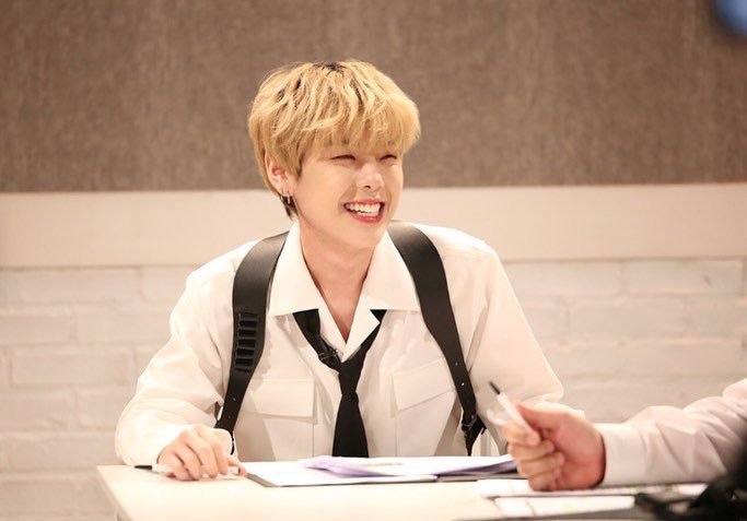 RainzerTH's tweet photo. [RT]​ สวัสดีค่ะวันนี้มีแบบสำรวจสำรวจการจัดคอนเสิร์ตของจางแดฮยอนในประเทศไทยมาฝากให้เรนเจอร์ทำกันนะคะ มาทำกันเยอะๆน้าาา ❤️

ปล.จะมี guess 1 คน จาก RAINZ มาร่วมคอนเสิร์ตนี้ด้วยค่ะ

👉https://t.co/BHXSVk3bLI

#레인즈 #RAINZ #Daehyun #장대현 https://t.co/ENhlndEXtc